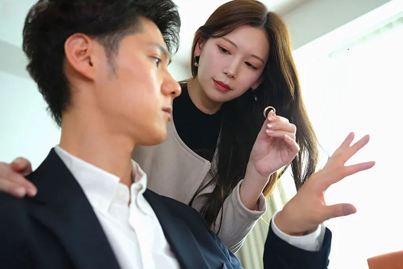 Người vợ đi đi chơi, ông xã ở nhà bị nhỏ em vợ yêu gạ xxx không trượt phát nào